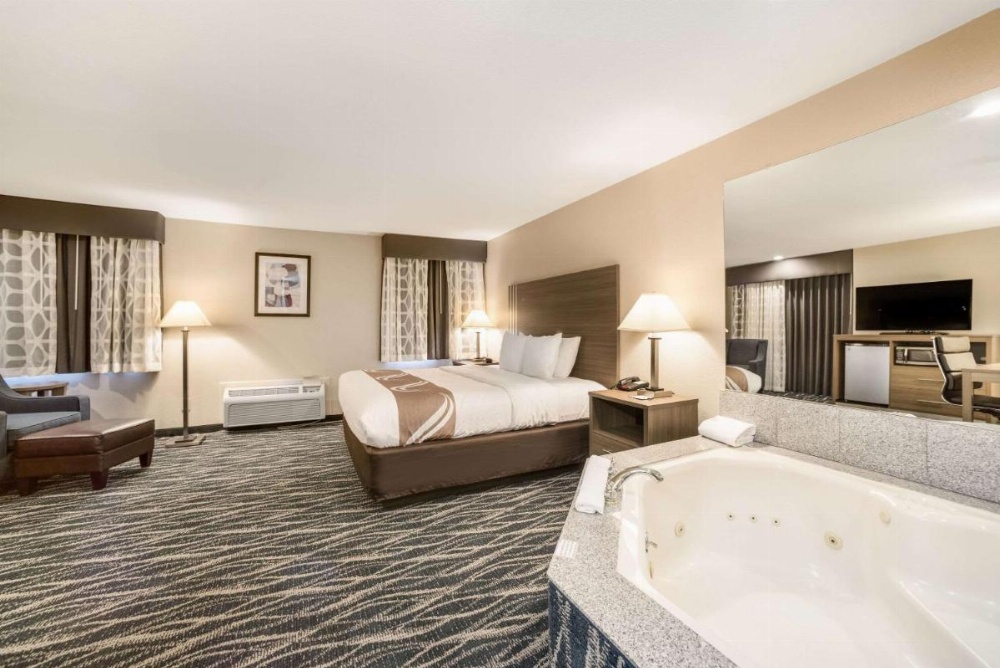 Quality Inn Effingham Image 11