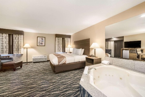 Quality Inn Effingham image 11