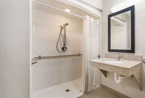 Quality Inn Effingham image 20