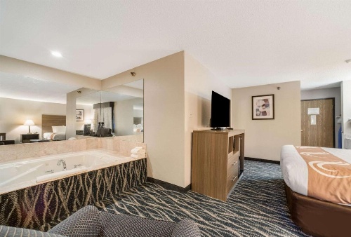 Quality Inn Effingham image 5