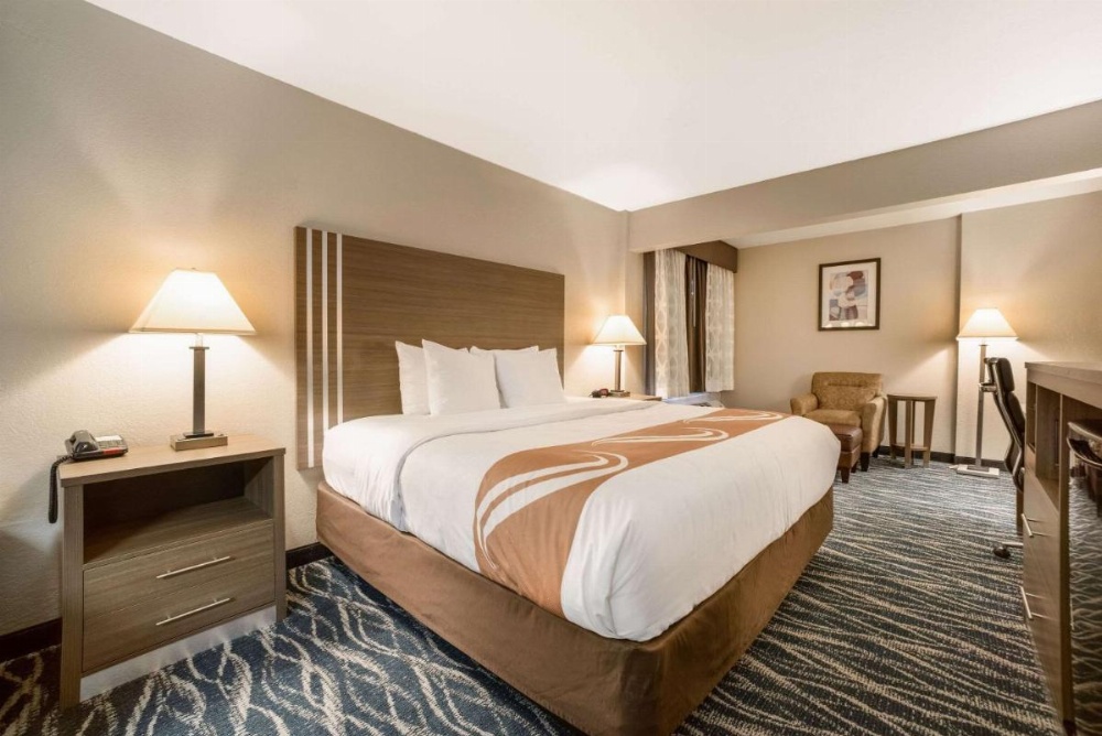 King Room with Roll-In Shower - Accessible/Non Smoking